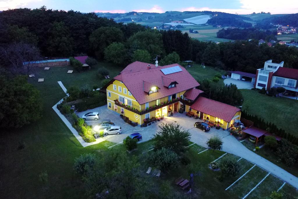 Panorama B&B プトゥイ エクステリア 写真